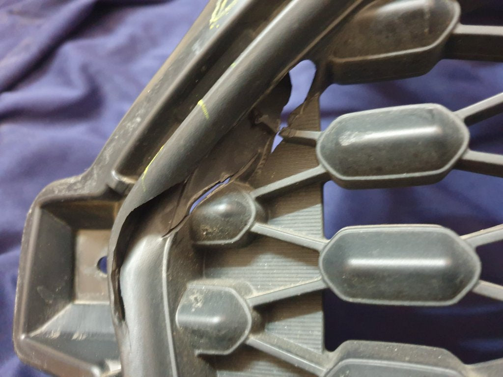 Suzuki Swift Radiator Grille - Wear and Tear