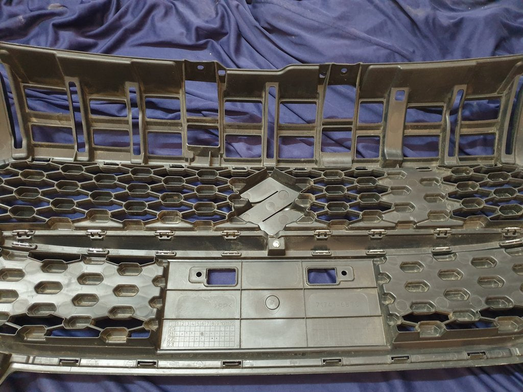 Suzuki Swift Radiator Grille - Wear and Tear