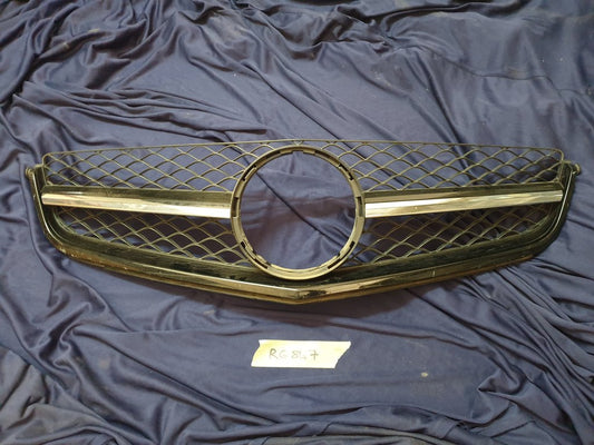 Mercedes-Benz C-Class W204 Radiator Grille - Wear and Tear, Scratches, Pitting in chrome
