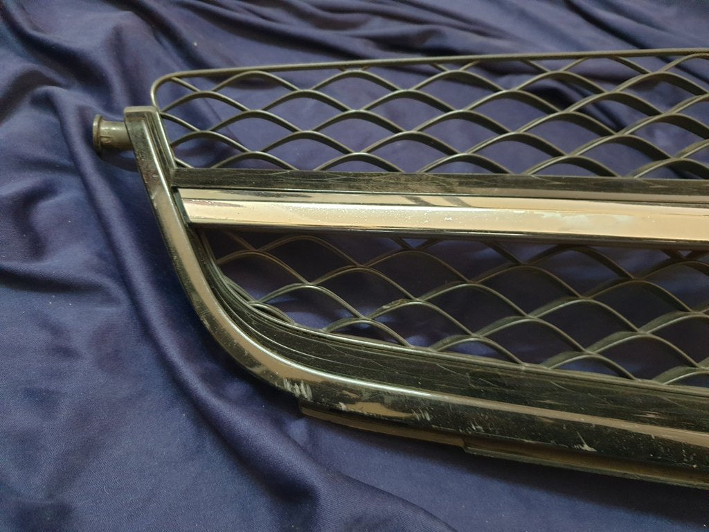 Mercedes-Benz C-Class W204 Radiator Grille - Wear and Tear, Scratches, Pitting in chrome