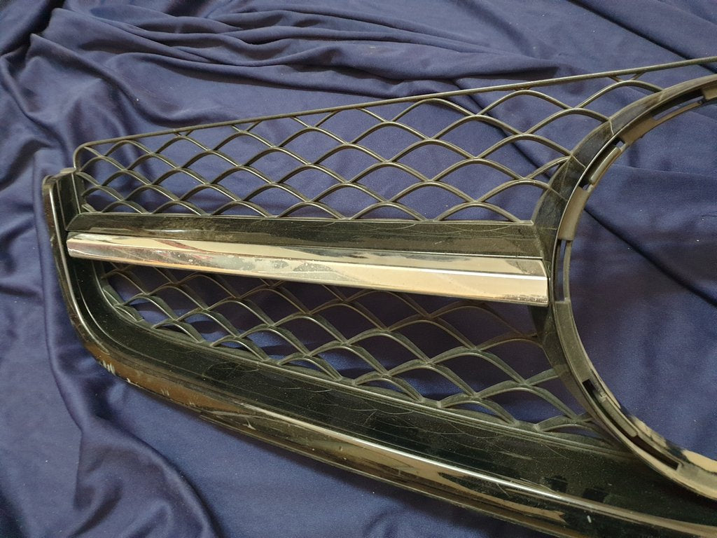 Mercedes-Benz C-Class W204 Radiator Grille - Wear and Tear, Scratches, Pitting in chrome