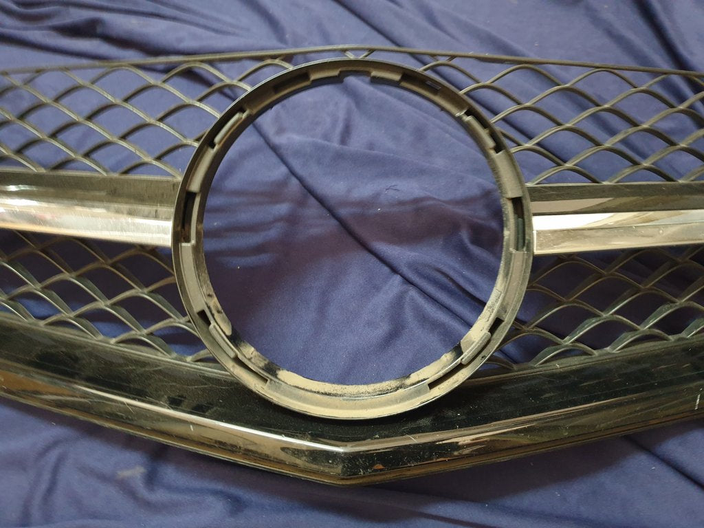 Mercedes-Benz C-Class W204 Radiator Grille - Wear and Tear, Scratches, Pitting in chrome