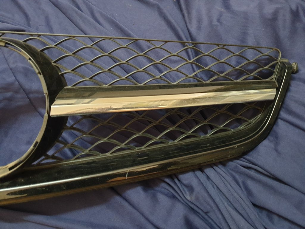 Mercedes-Benz C-Class W204 Radiator Grille - Wear and Tear, Scratches, Pitting in chrome