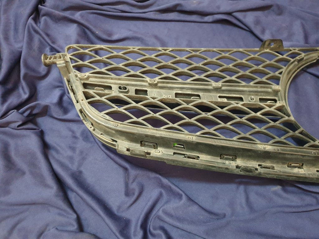 Mercedes-Benz C-Class W204 Radiator Grille - Wear and Tear, Scratches, Pitting in chrome