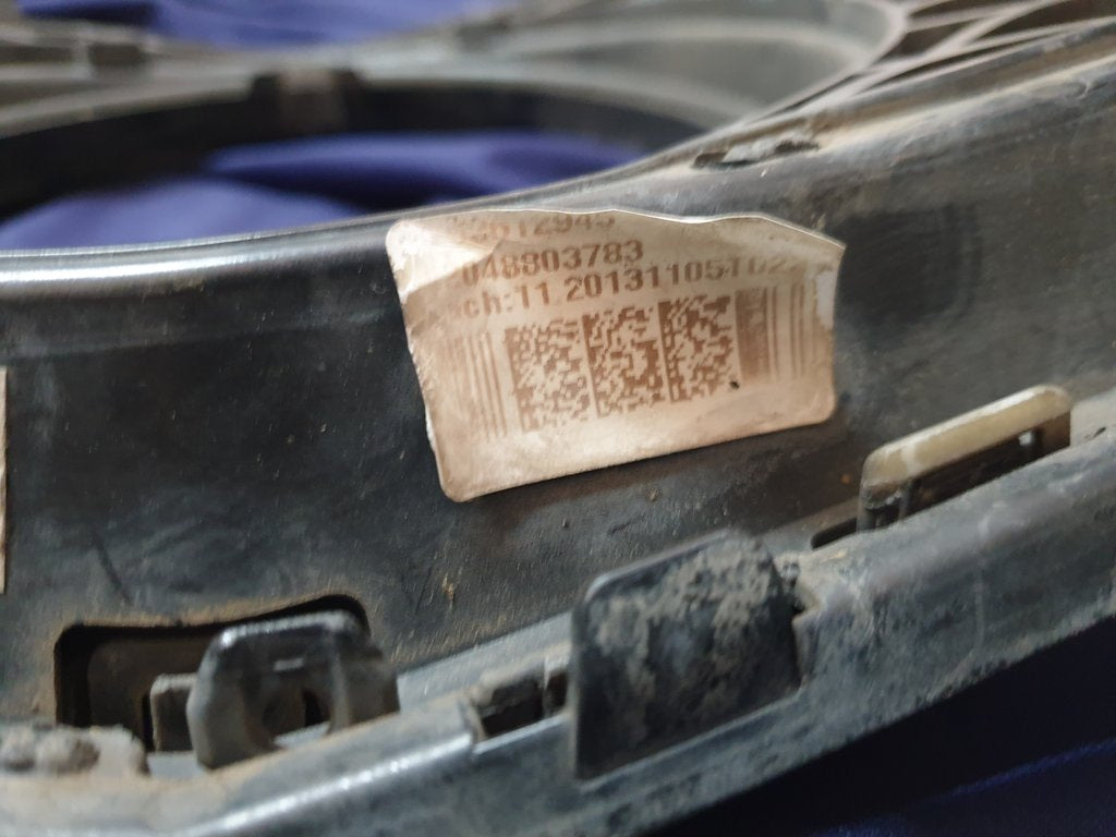 Mercedes-Benz C-Class W204 Radiator Grille - Wear and Tear, Scratches, Pitting in chrome