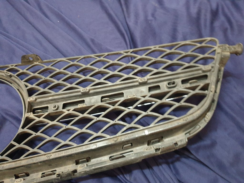 Mercedes-Benz C-Class W204 Radiator Grille - Wear and Tear, Scratches, Pitting in chrome