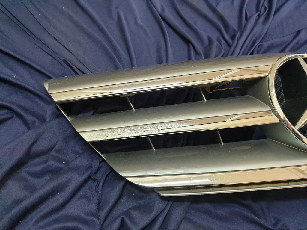 Mercedes-Benz B-Class W245 Radiator Grille - Wear and Tear Crack