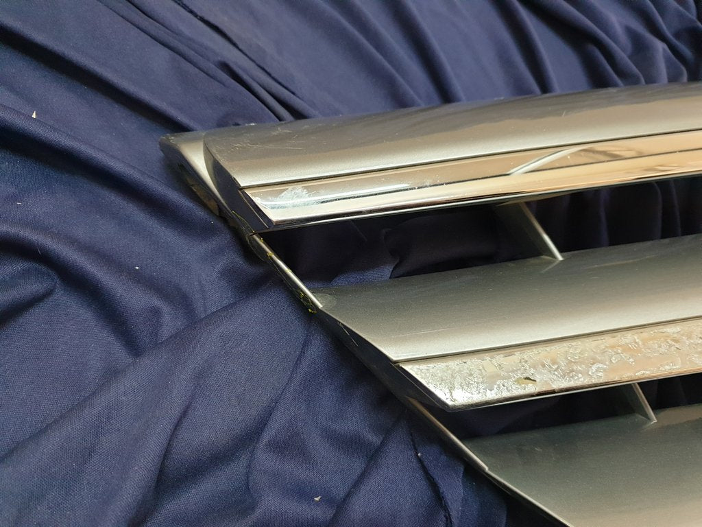 Mercedes-Benz B-Class W245 Radiator Grille - Wear and Tear Crack