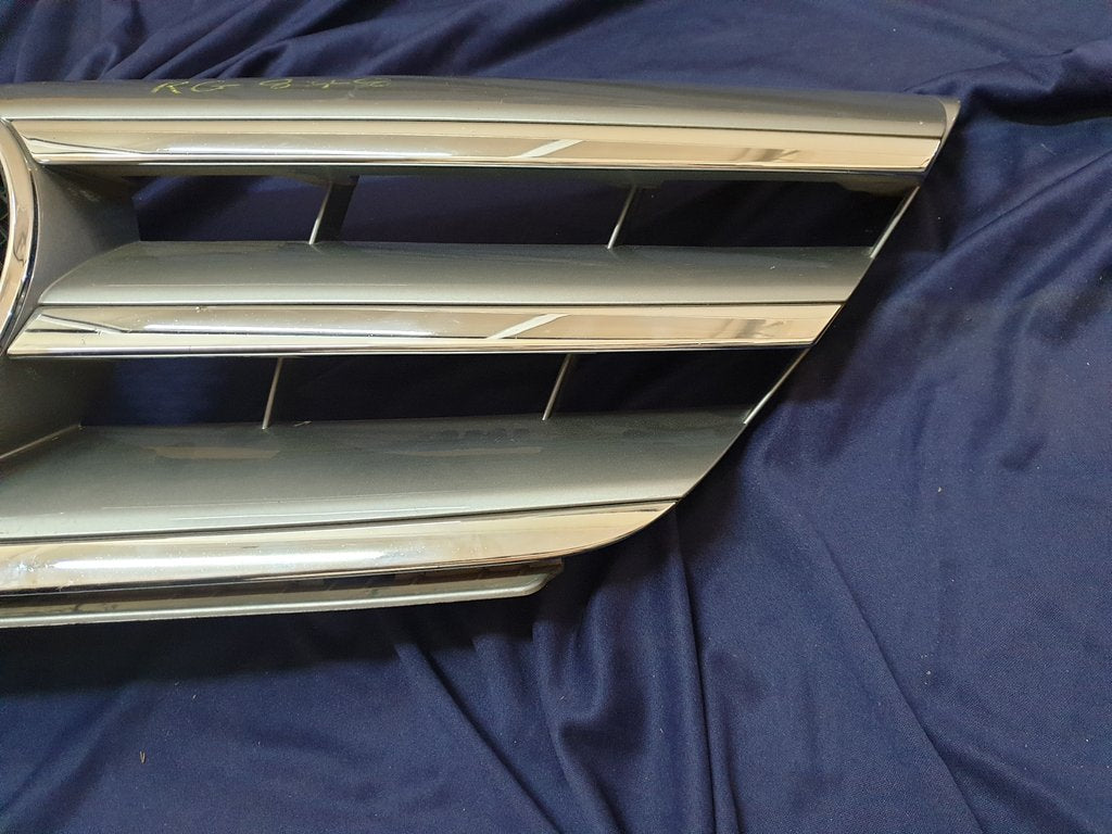 Mercedes-Benz B-Class W245 Radiator Grille - Wear and Tear Crack