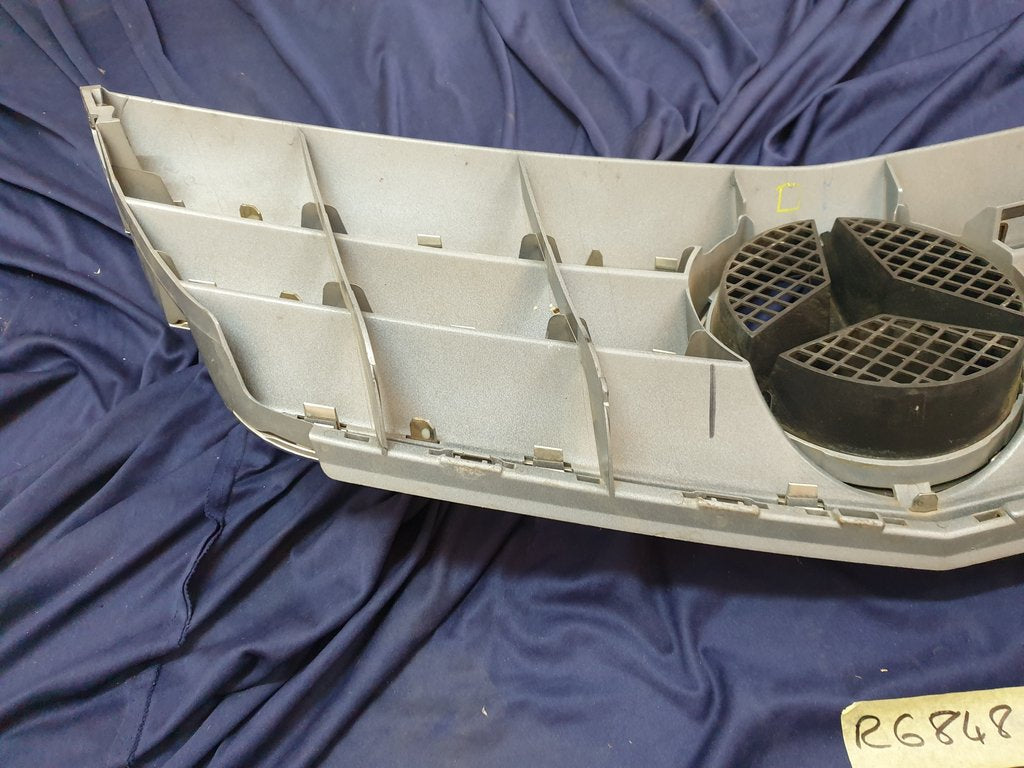 Mercedes-Benz B-Class W245 Radiator Grille - Wear and Tear Crack