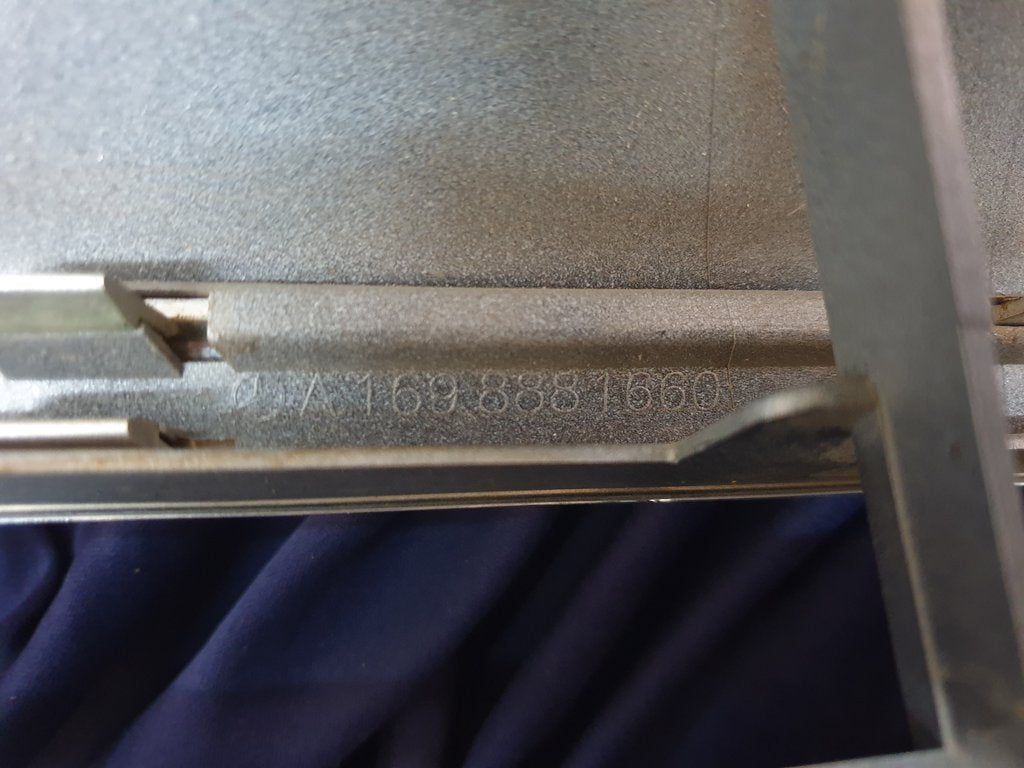 Mercedes-Benz B-Class W245 Radiator Grille - Wear and Tear Crack