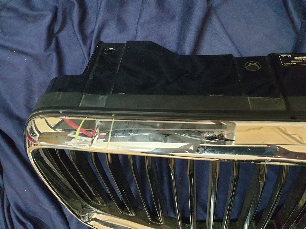 Volvo XC60 Radiator Grille - Badge scratched, Chrome lifting