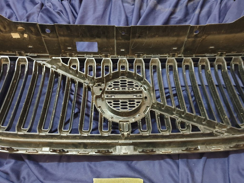 Volvo XC60 Radiator Grille - Badge scratched, Chrome lifting