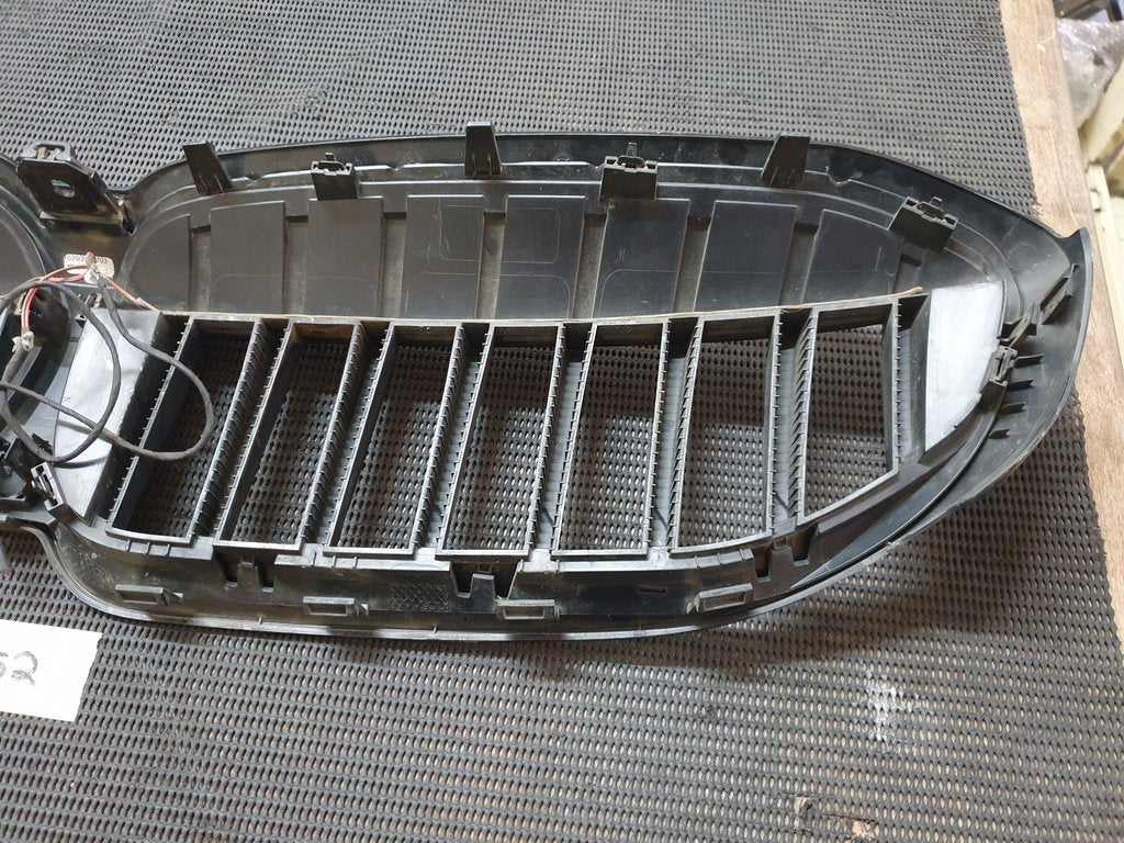 BMW 3 Series G20 Iconic Glow Kidney Grille - Light Wear and Tear, No plugs on wires