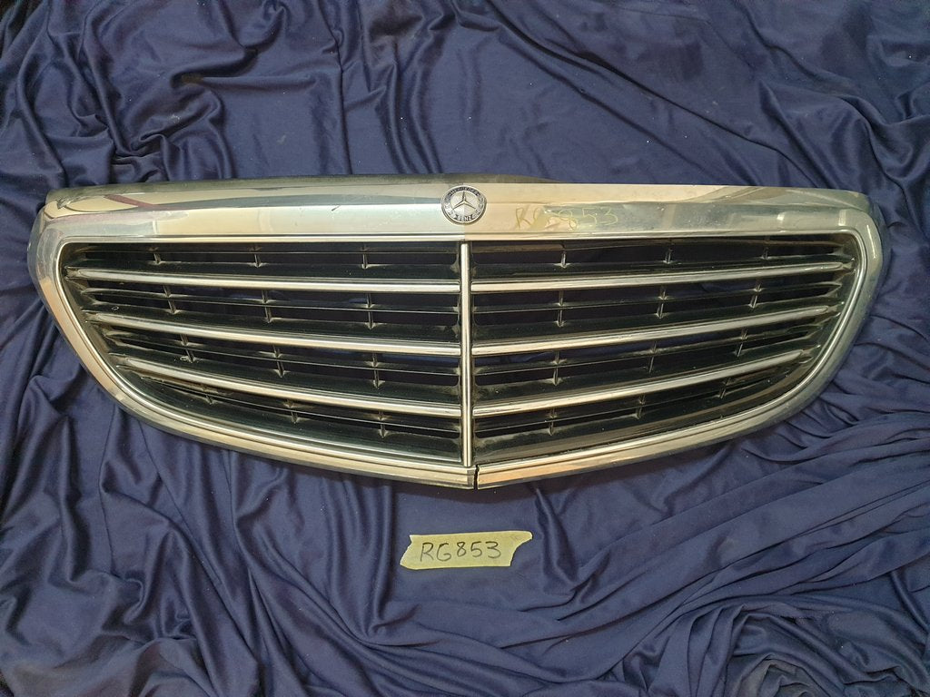 Mercedes-Benz E-Class W212 Radiator Grille - Wear and Tear, Chrome Surround Broken