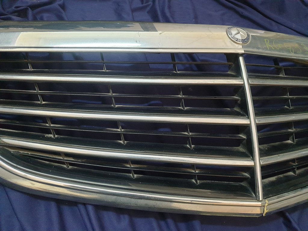 Mercedes-Benz E-Class W212 Radiator Grille - Wear and Tear, Chrome Surround Broken