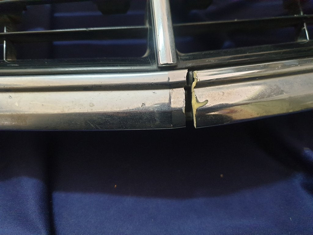 Mercedes-Benz E-Class W212 Radiator Grille - Wear and Tear, Chrome Surround Broken