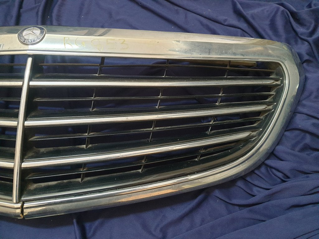 Mercedes-Benz E-Class W212 Radiator Grille - Wear and Tear, Chrome Surround Broken