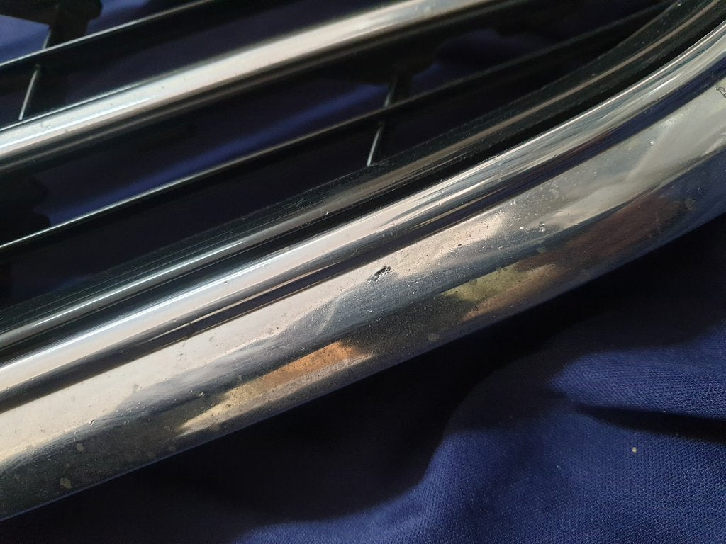 Mercedes-Benz E-Class W212 Radiator Grille - Wear and Tear, Chrome Surround Broken