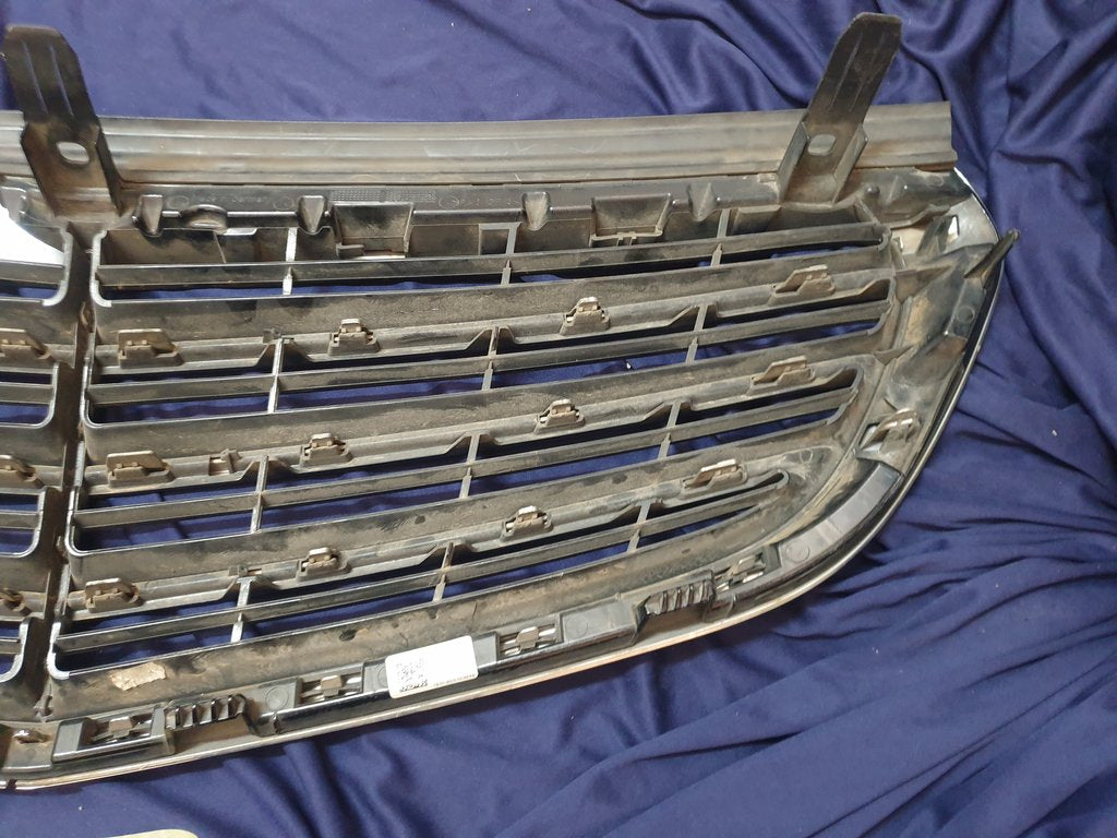 Mercedes-Benz E-Class W212 Radiator Grille - Wear and Tear, Chrome Surround Broken