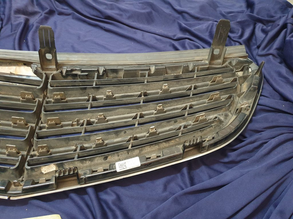 Mercedes-Benz E-Class W212 Radiator Grille - Wear and Tear, Chrome Surround Broken
