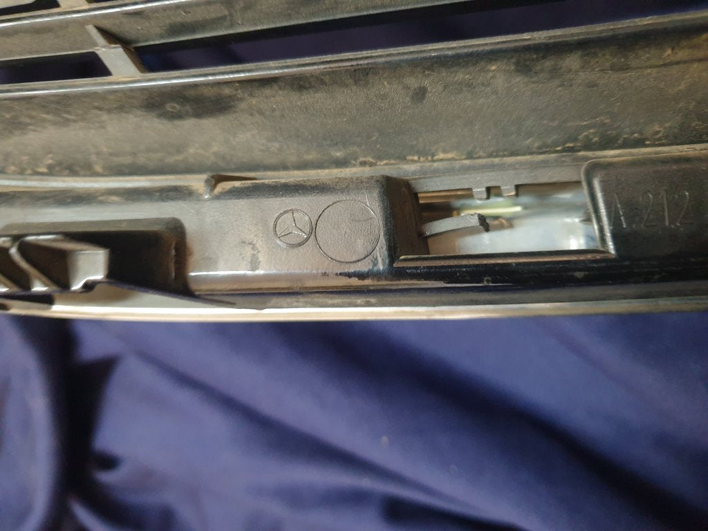 Mercedes-Benz E-Class W212 Radiator Grille - Wear and Tear, Chrome Surround Broken