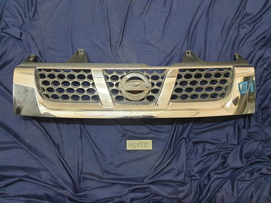 Nissan NP300 Radiator Grille - Chrome cracked, scratches