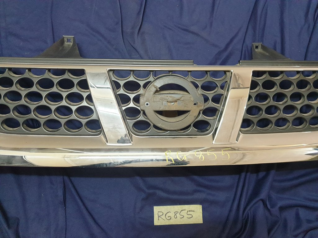 Nissan NP300 Radiator Grille - Chrome cracked, scratches
