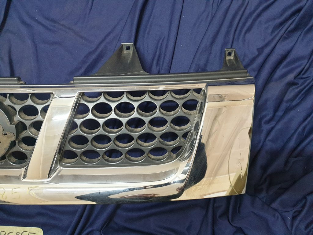 Nissan NP300 Radiator Grille - Chrome cracked, scratches
