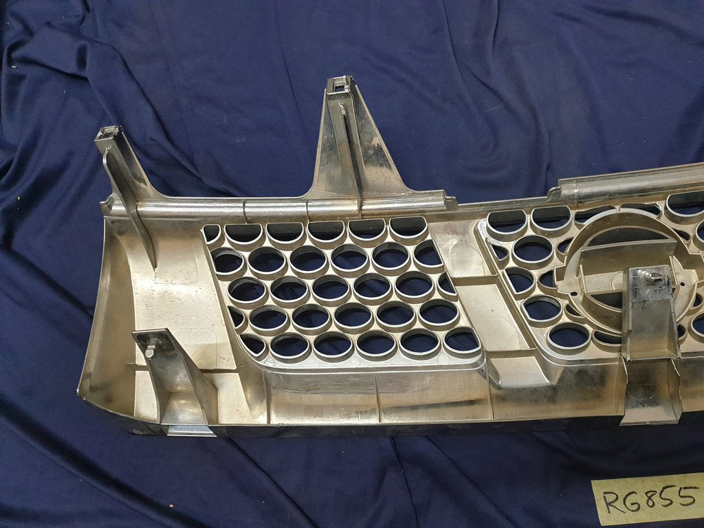 Nissan NP300 Radiator Grille - Chrome cracked, scratches