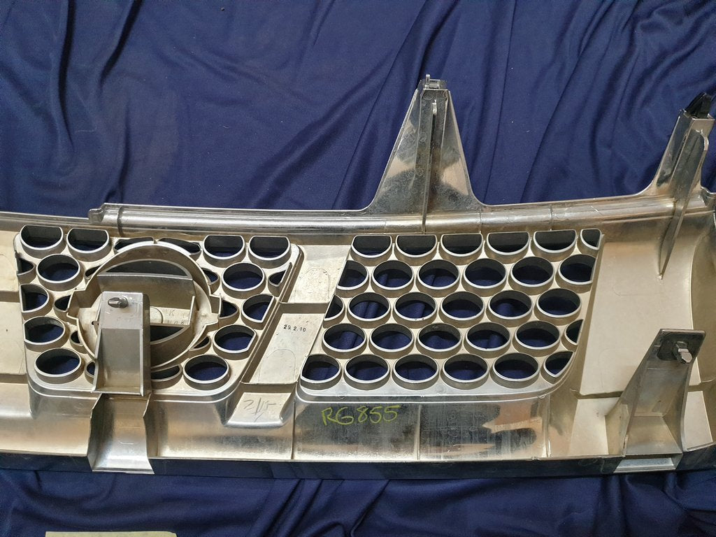 Nissan NP300 Radiator Grille - Chrome cracked, scratches