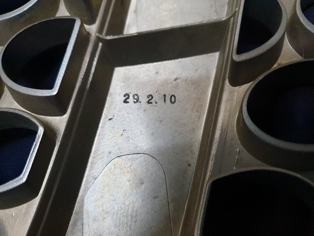 Nissan NP300 Radiator Grille - Chrome cracked, scratches