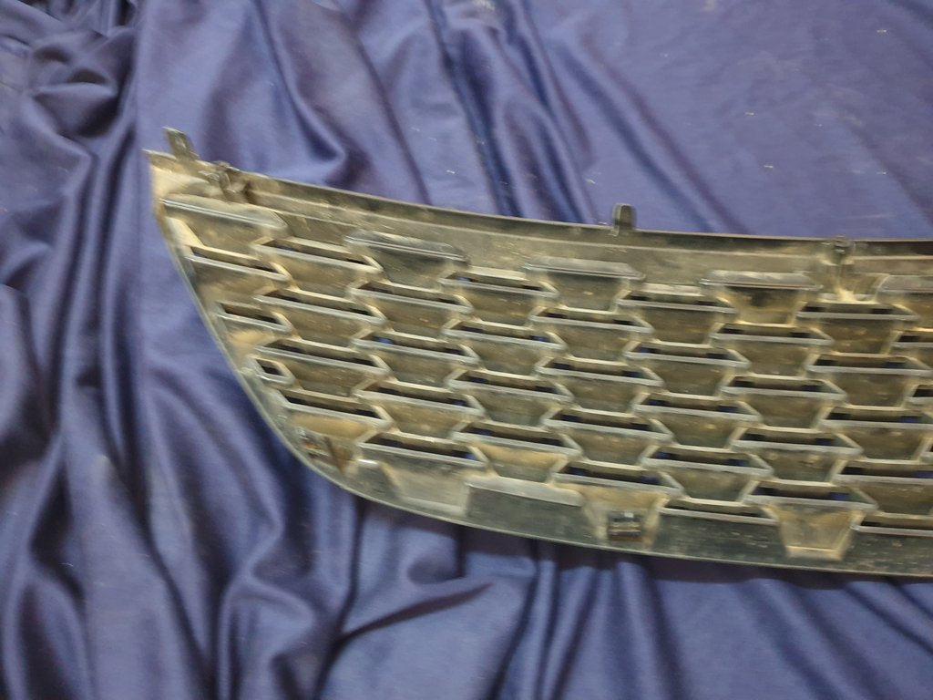 Suzuki Swift Radiator Grille - Light Wear and Tear, Clip broken