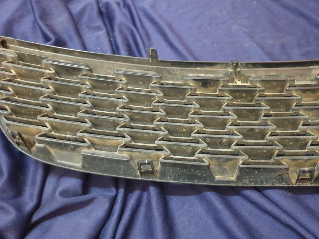 Suzuki Swift Radiator Grille - Light Wear and Tear, Clip broken