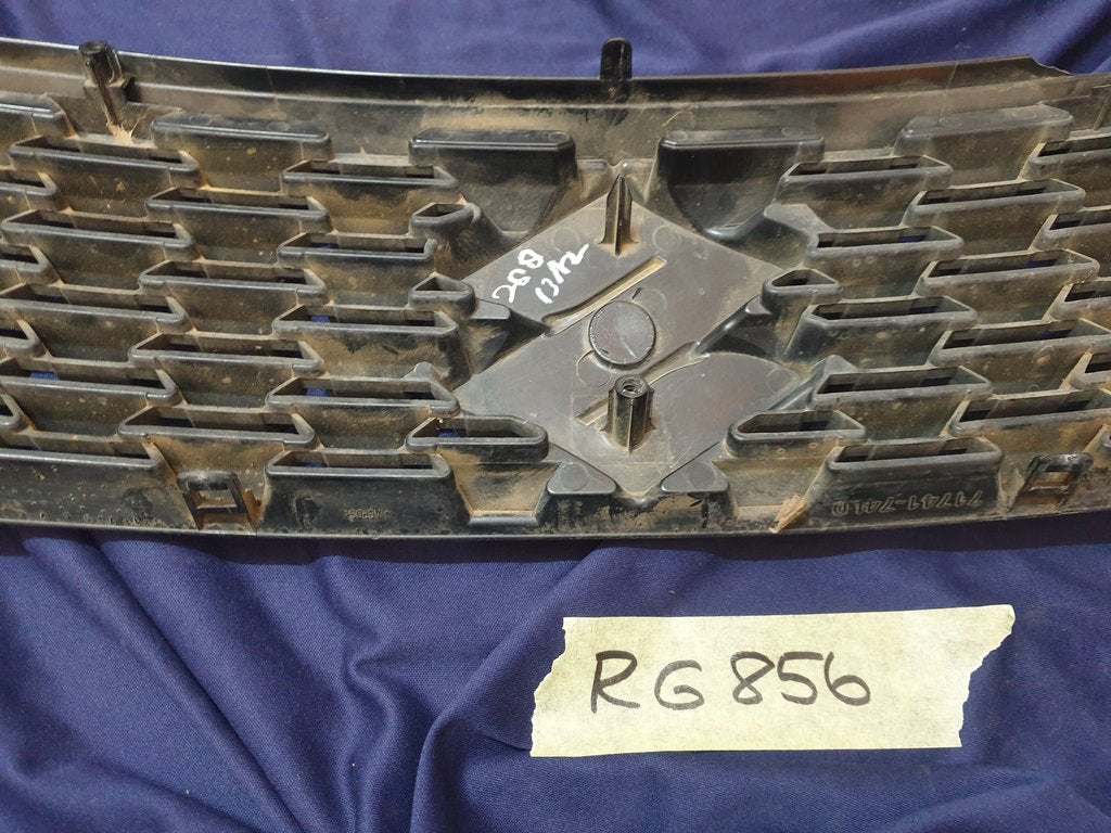 Suzuki Swift Radiator Grille - Light Wear and Tear, Clip broken