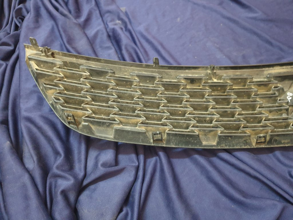 Suzuki Swift Radiator Grille - Light Wear and Tear, Clip broken