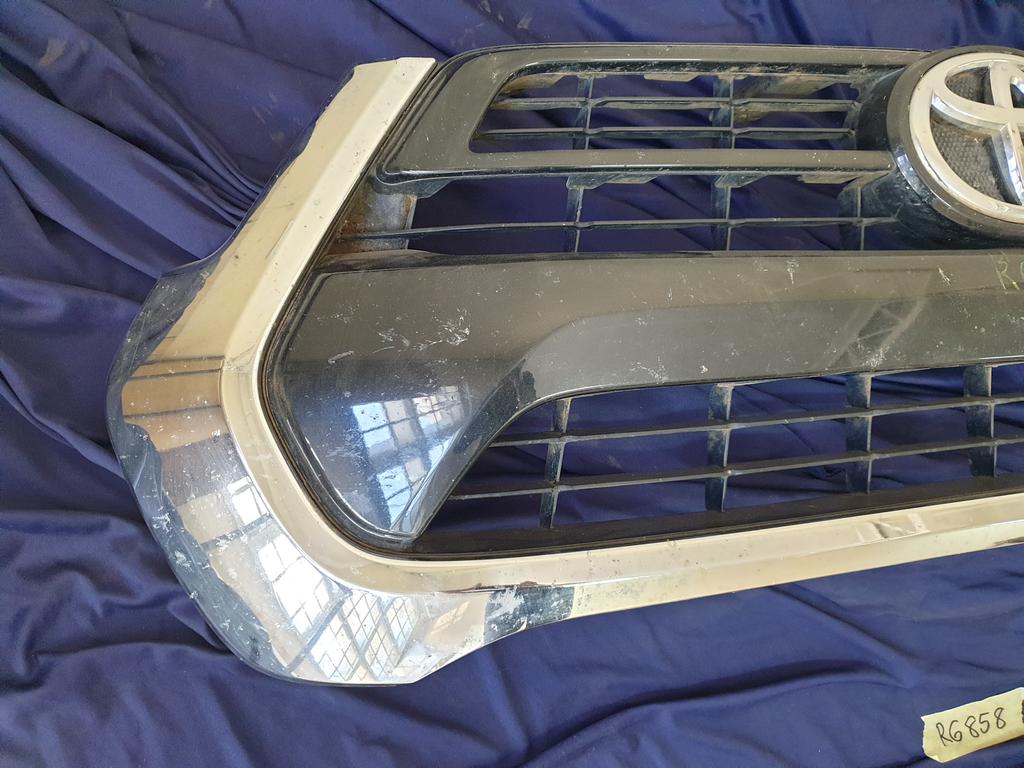 Toyota Hilux Radiator Grille - Broken Mesh, brackets and chrome