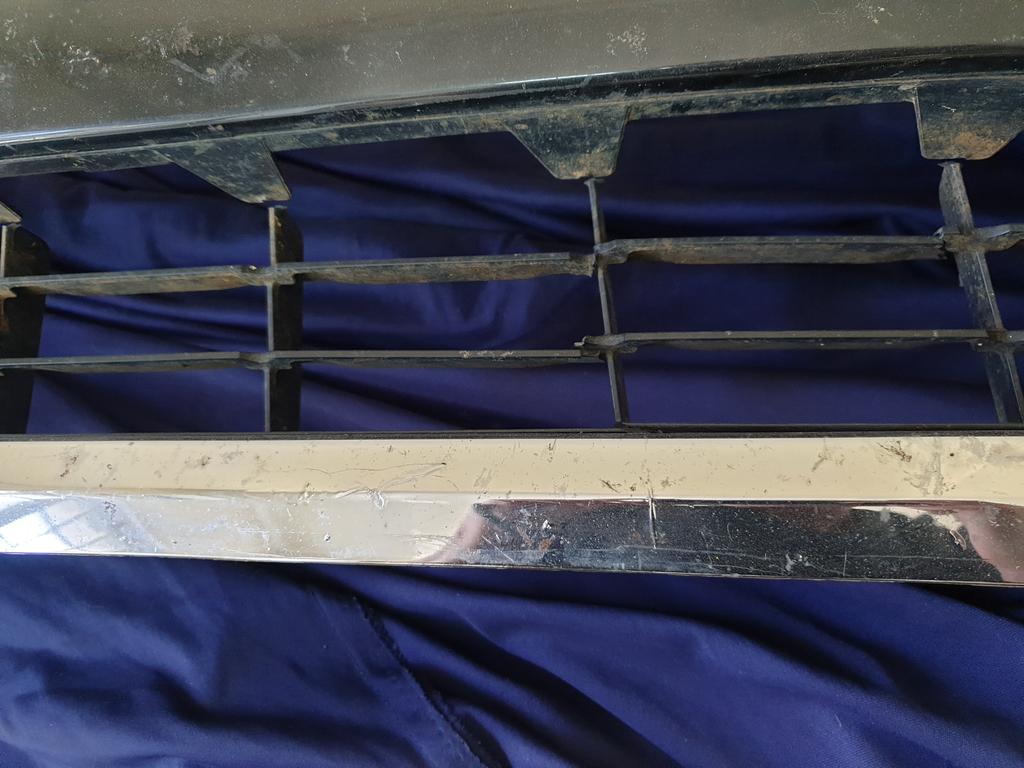 Toyota Hilux Radiator Grille - Broken Mesh, brackets and chrome