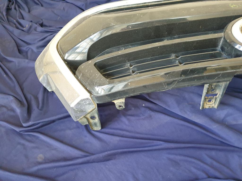Toyota Hilux Radiator Grille - Broken Mesh, brackets and chrome