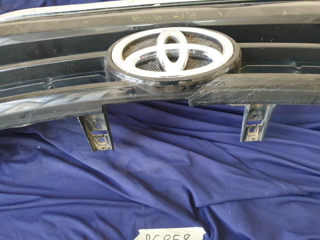 Toyota Hilux Radiator Grille - Broken Mesh, brackets and chrome