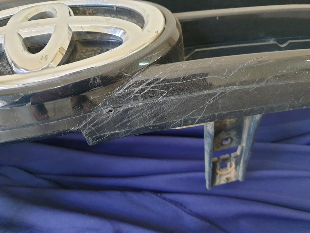 Toyota Hilux Radiator Grille - Broken Mesh, brackets and chrome