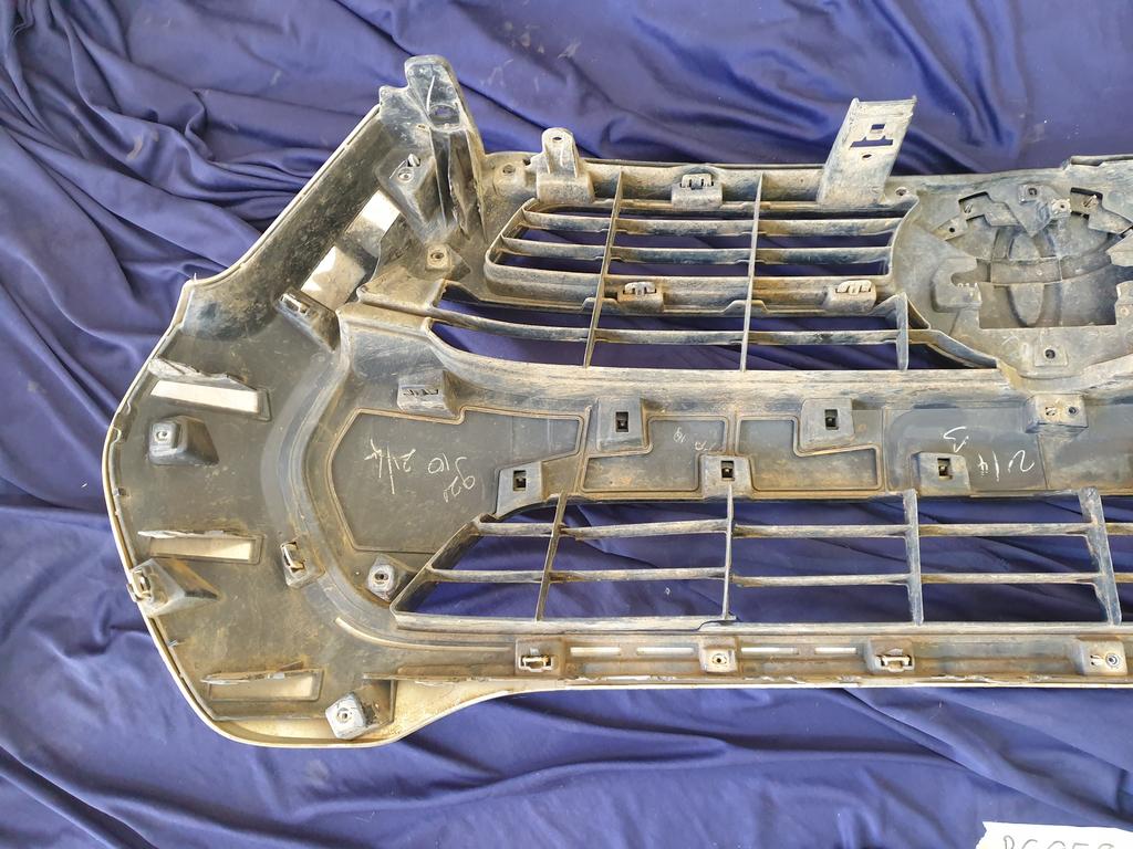 Toyota Hilux Radiator Grille - Broken Mesh, brackets and chrome