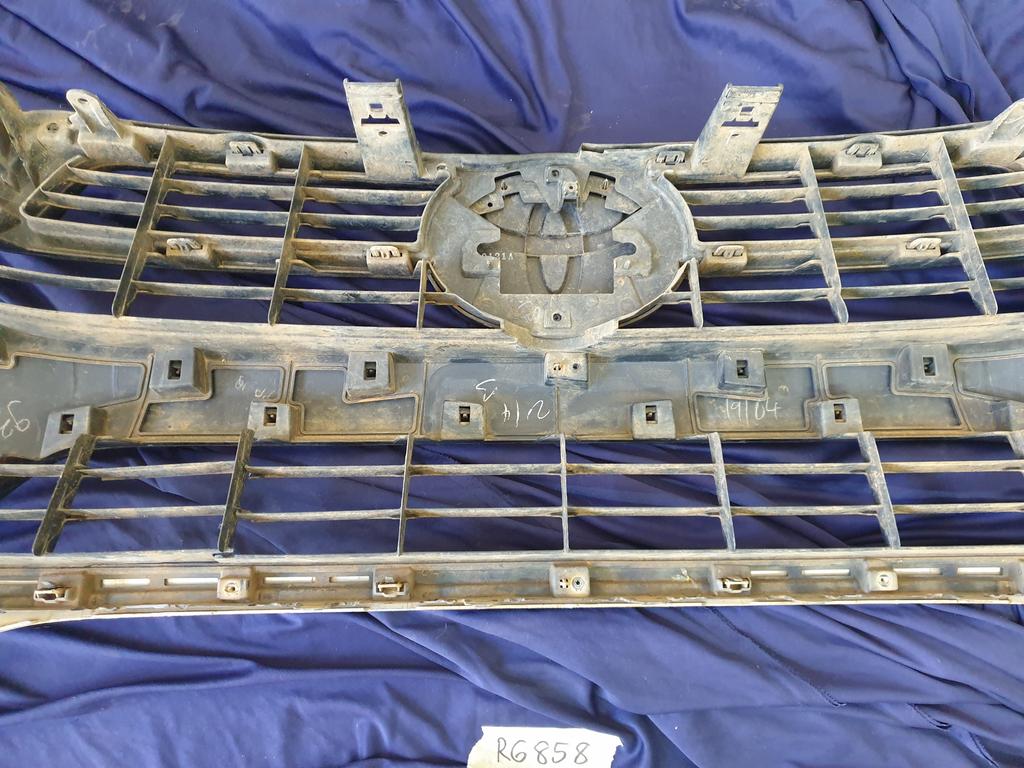 Toyota Hilux Radiator Grille - Broken Mesh, brackets and chrome
