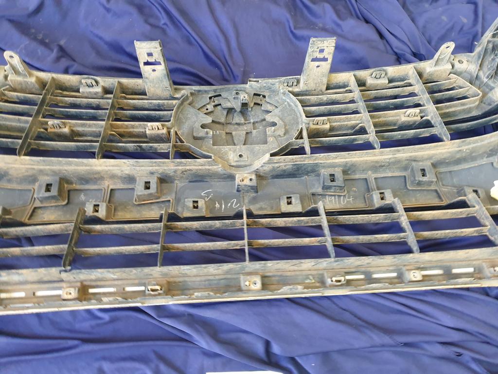 Toyota Hilux Radiator Grille - Broken Mesh, brackets and chrome