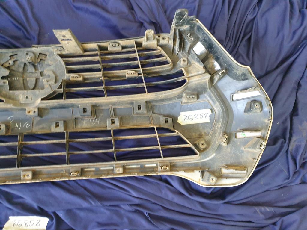 Toyota Hilux Radiator Grille - Broken Mesh, brackets and chrome