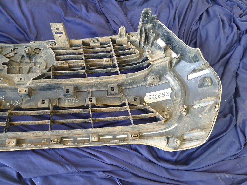 Toyota Hilux Radiator Grille - Broken Mesh, brackets and chrome