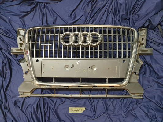 Audi Q5 Radiator Grille - Light Wear and Tear