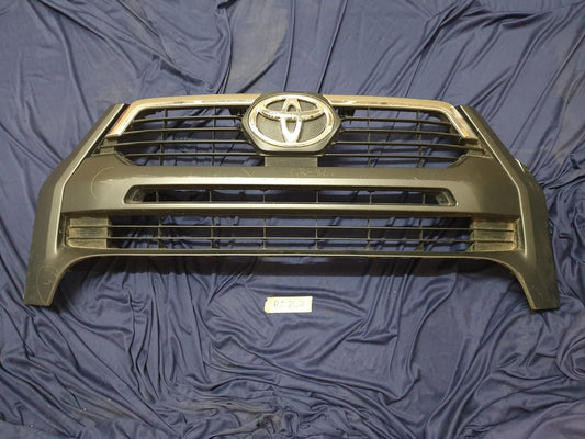 Toyota Hilux Radiator Grille - Wear and Tear, Scratches and small crack