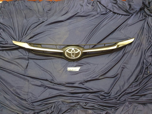Toyota Starlet Radiator Grille - Light Wear and Tear, one clip broken