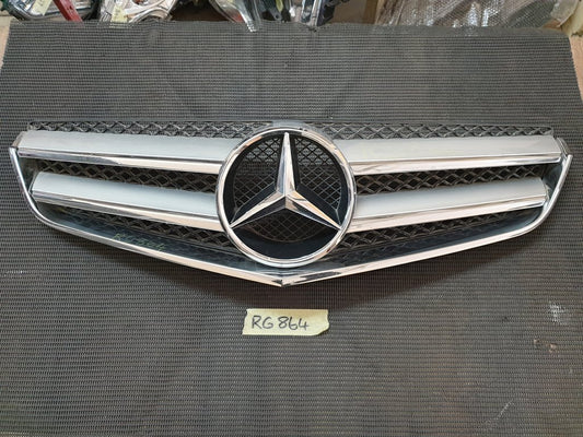 Mercedes-Benz E-Class Coupe C207 W207 Radiator Grille - Light Wear and Tear. Pitting in Chrome
